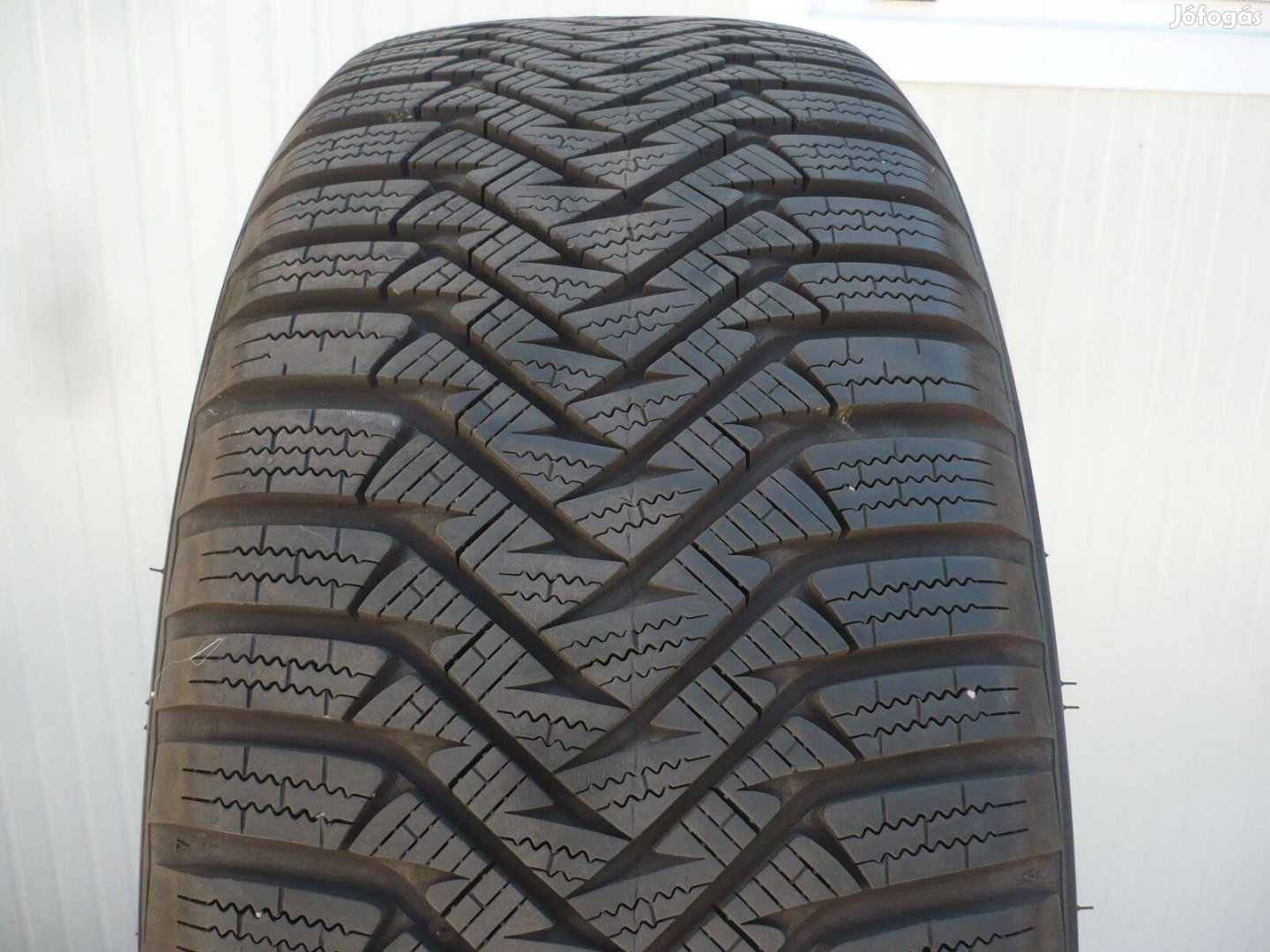 215/55 R17 téligumi