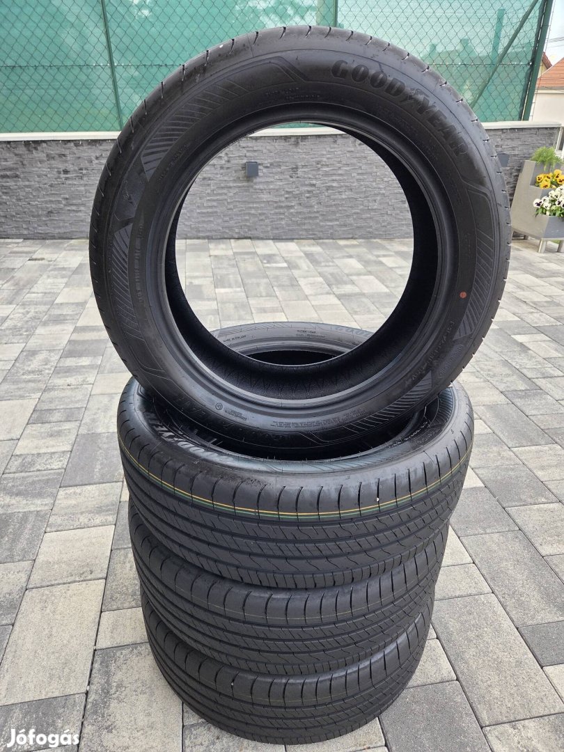 215/55 R18 Goodyear nyári gumik újszerű állapotban 