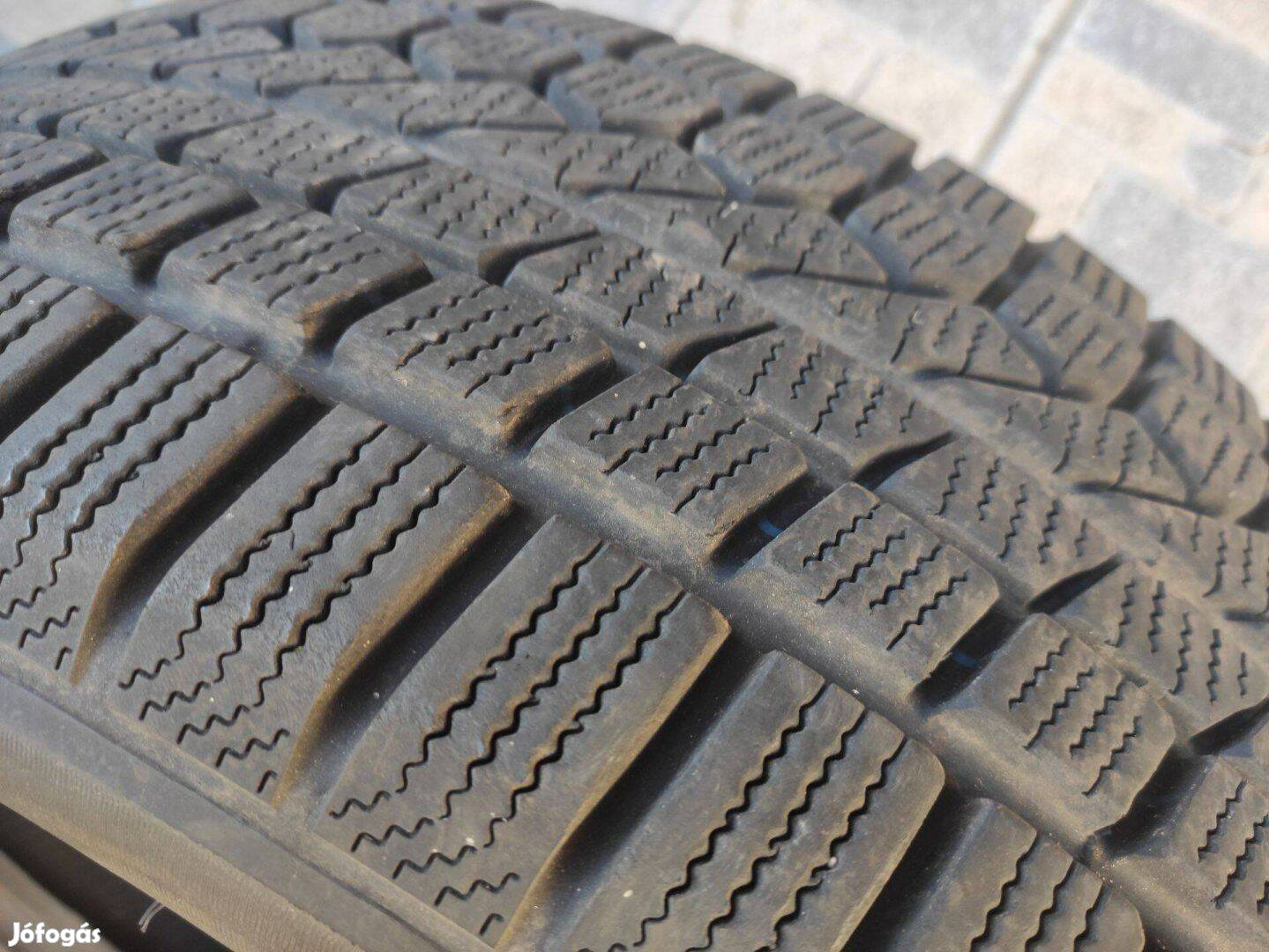 215/55 R18 Toyo téli gumi szett eladó -7 mm