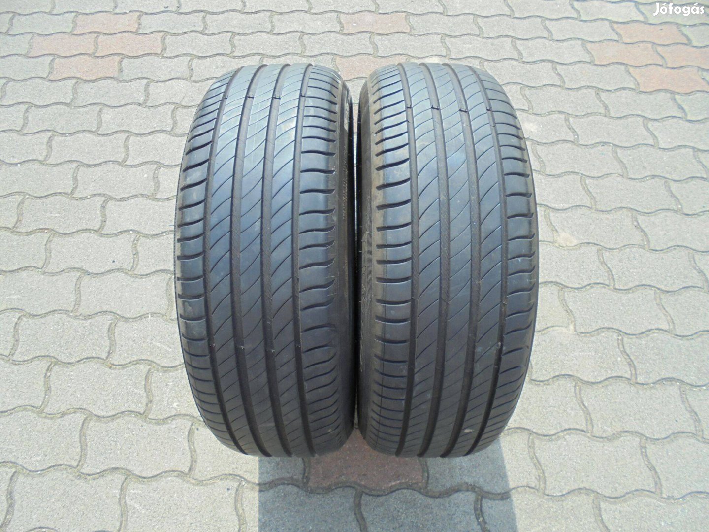 215/55 R 17-es Prémium gumi pár eladó