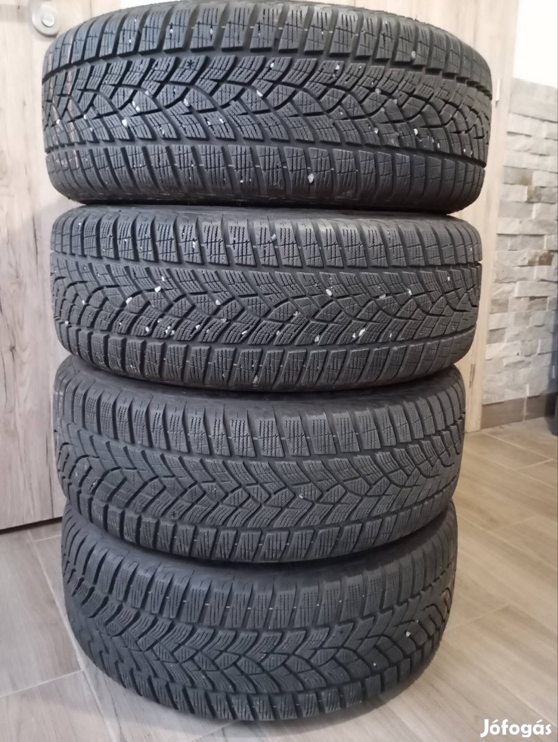 215/55 r17 téli gumi garnitúra Goodyear mint az új