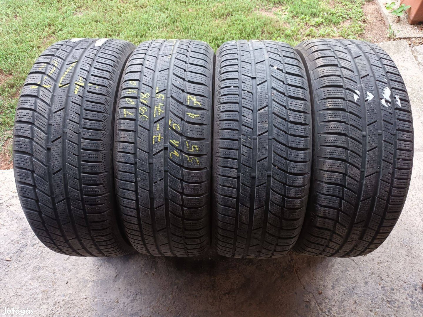 215/55r17 Toyo használt téligumi 4db szép