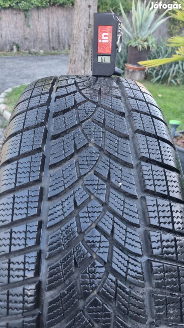 215/55r18  Good year ultra grip téligumi 1 db