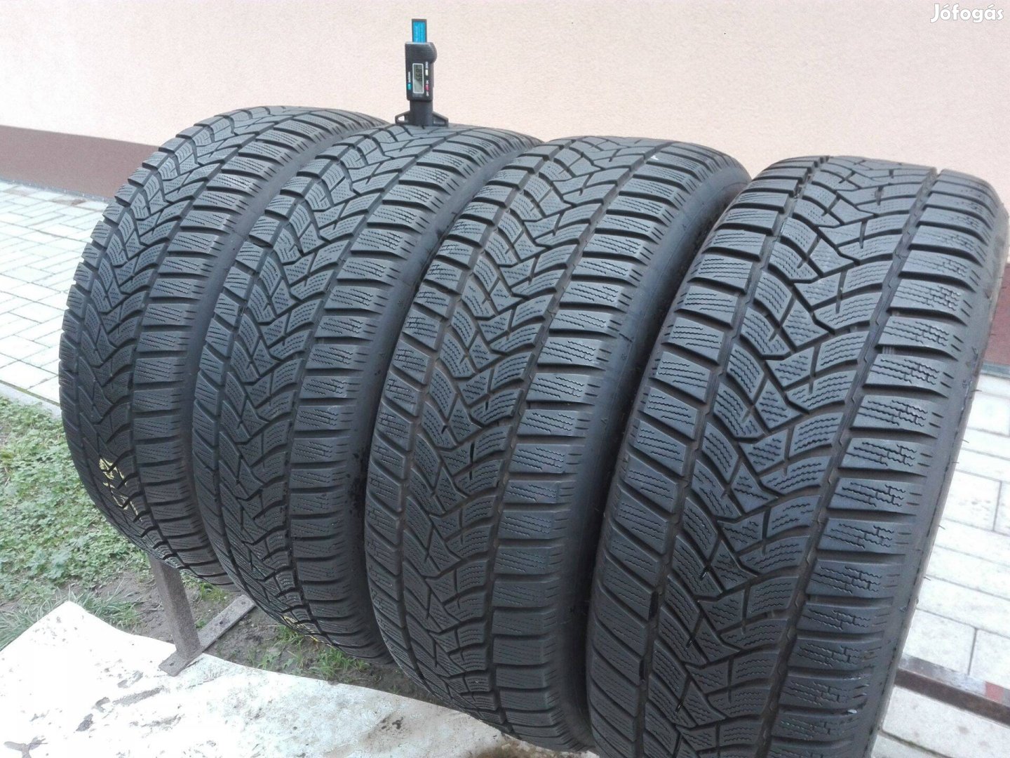 215/60R16 Dunlop téli gumi garnitúra 215/60 r16