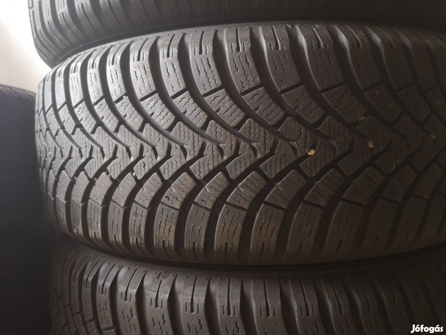 215/60R16 Falken téligumik