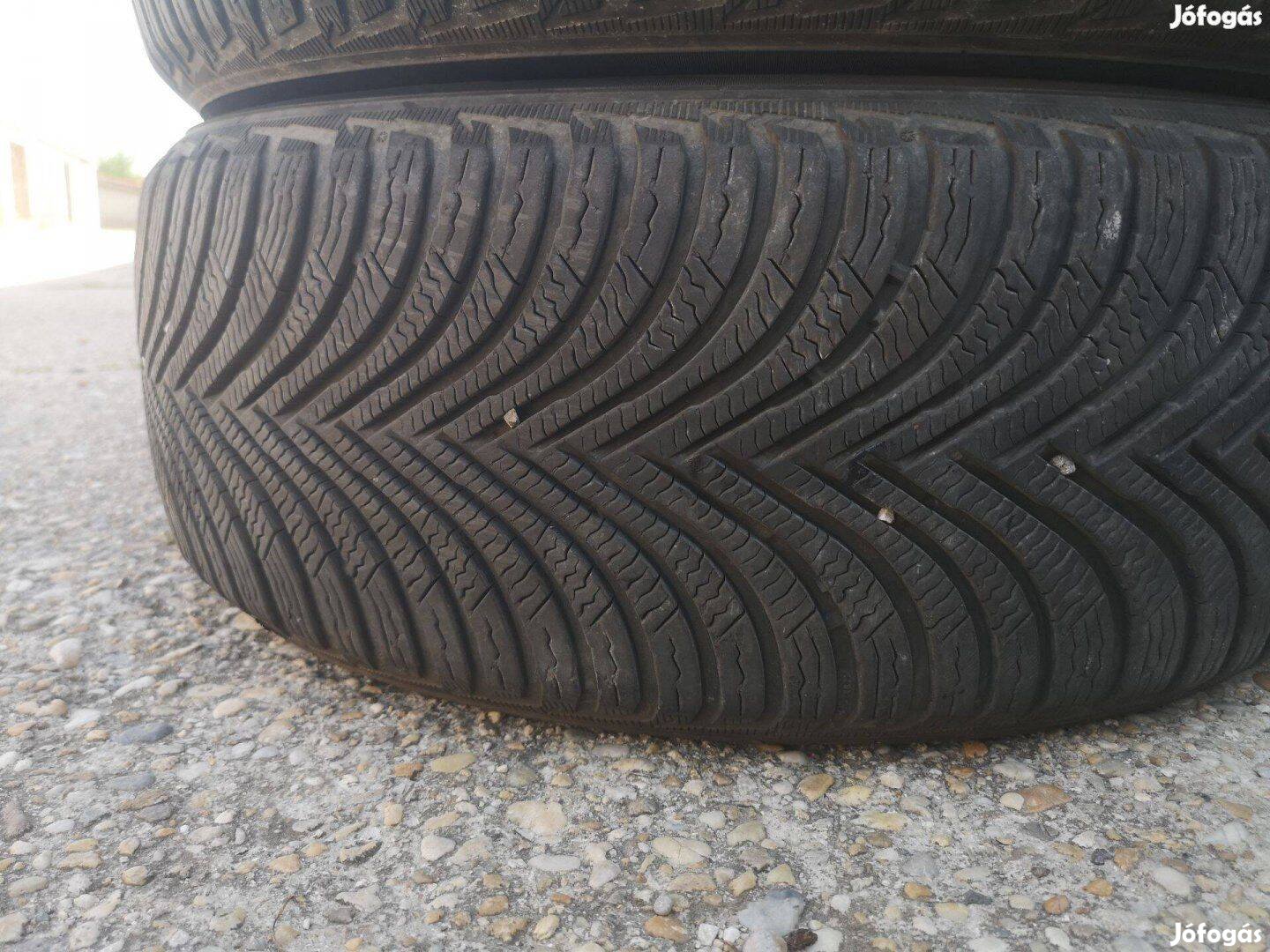 215/60R16 Michelin Alpin téligumik