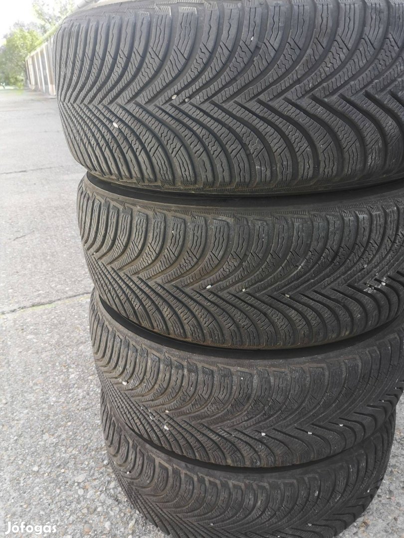 215/60R16 Michelin Alpin téligumik