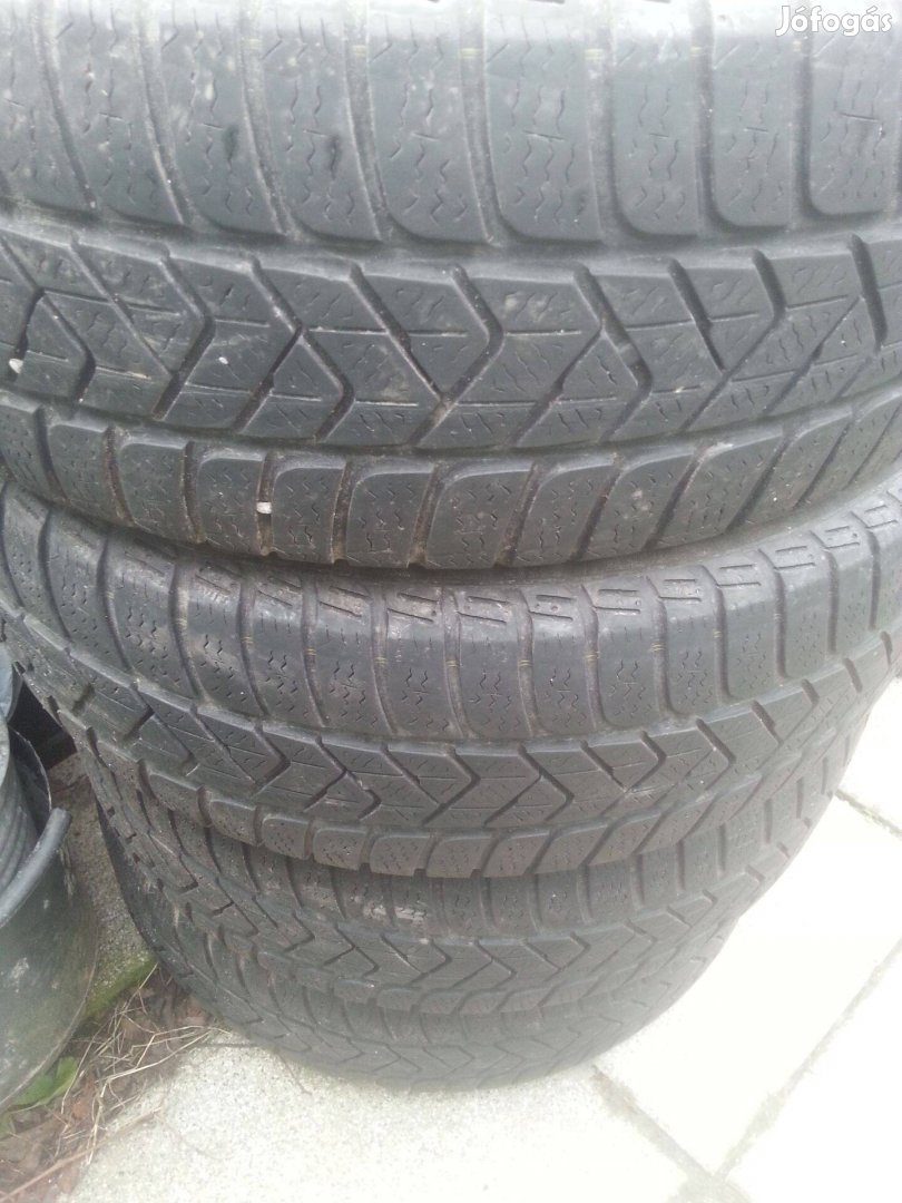 215/60R16 Pirelli Sottozero3 használt téli gumi