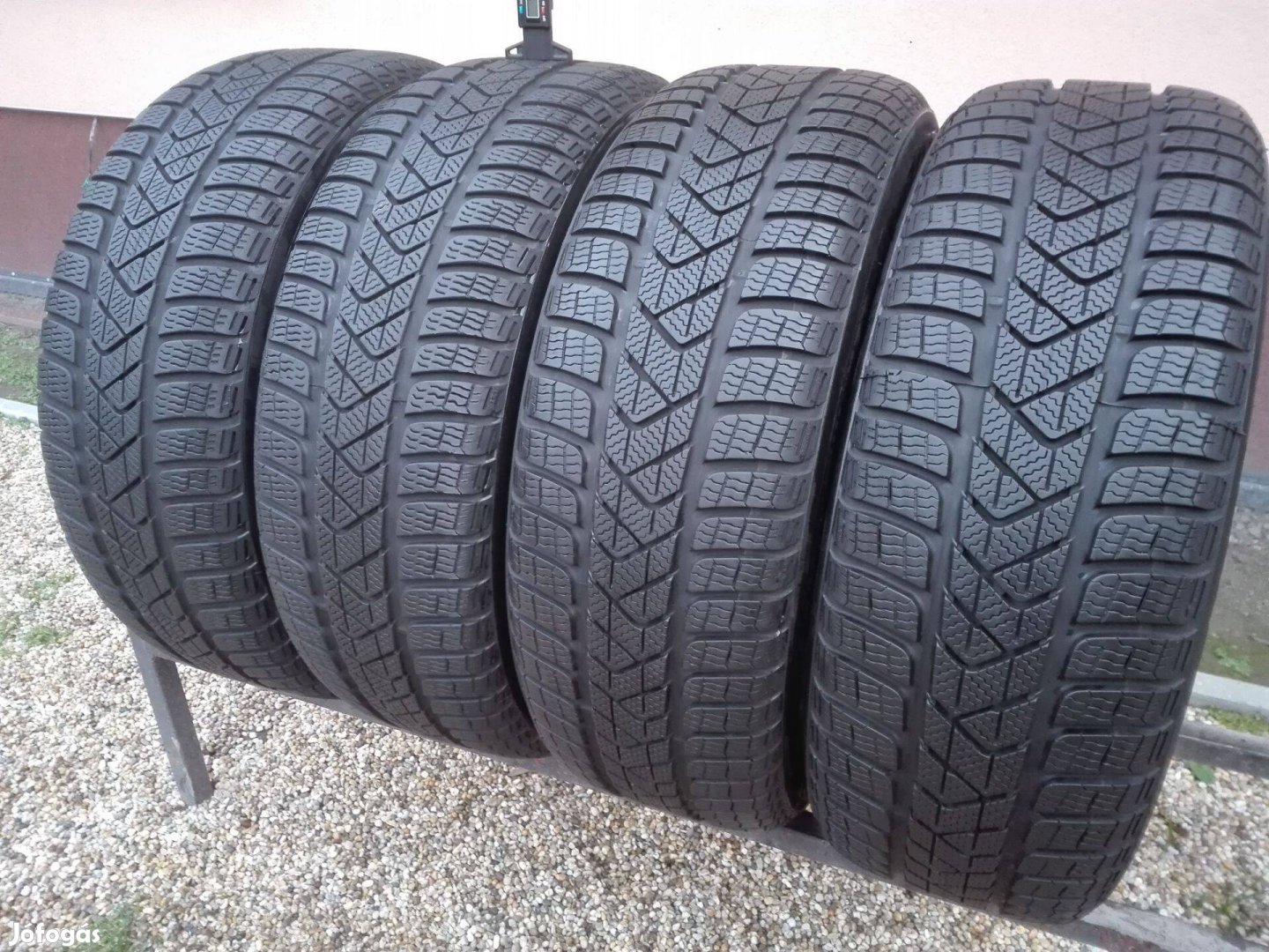 215/60R16 Pirelli téli gumi garnitúra 215/60 r16