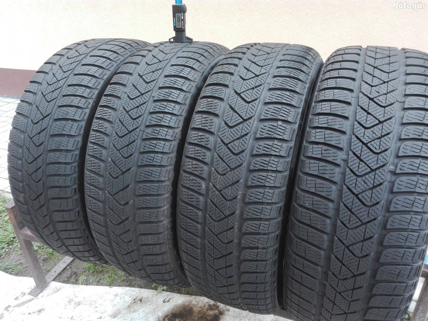 215/60R16 Pirelli téli gumi garnitúra 215/60 r16