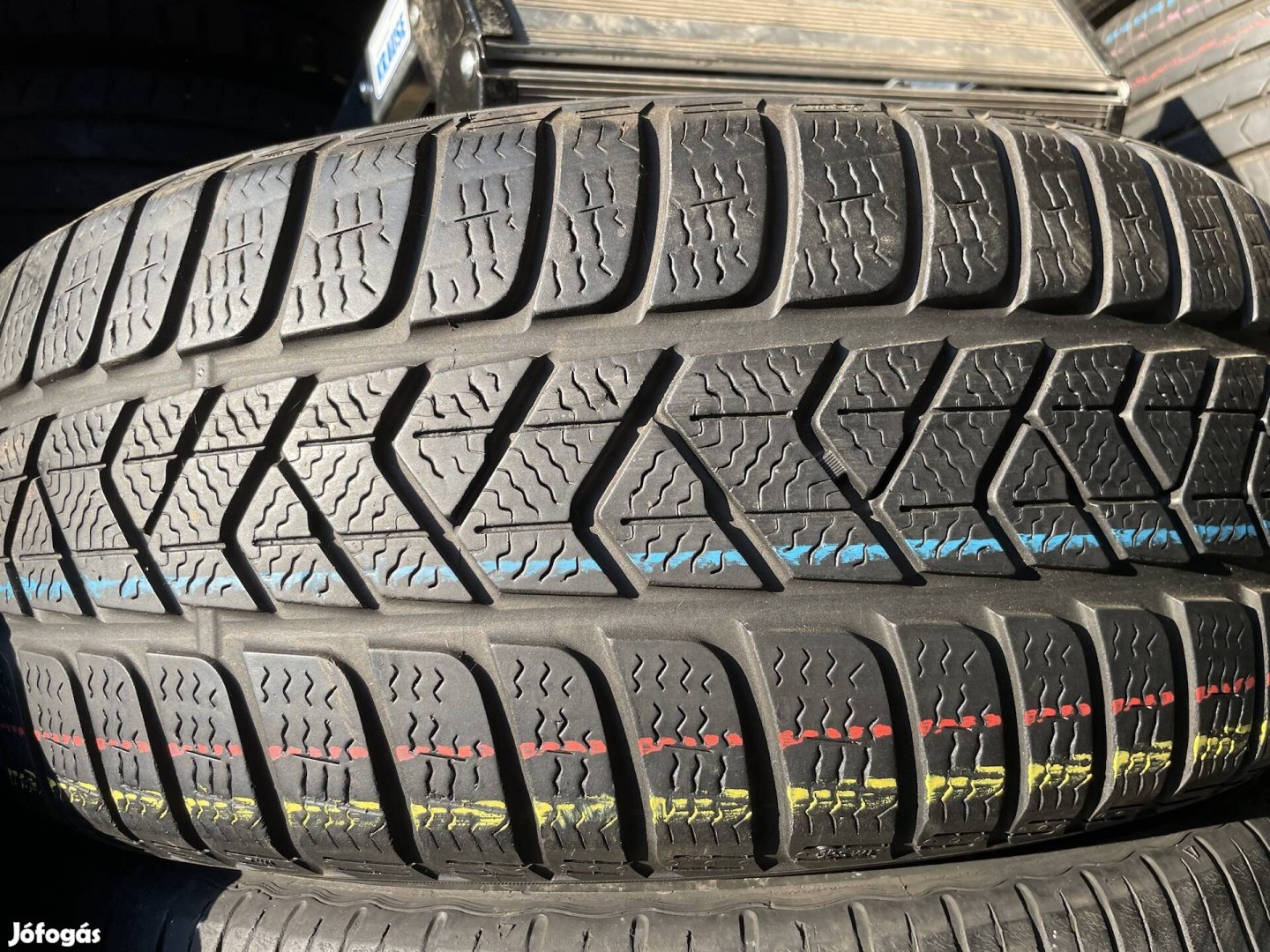 215/60R16 Pirelli téligumik