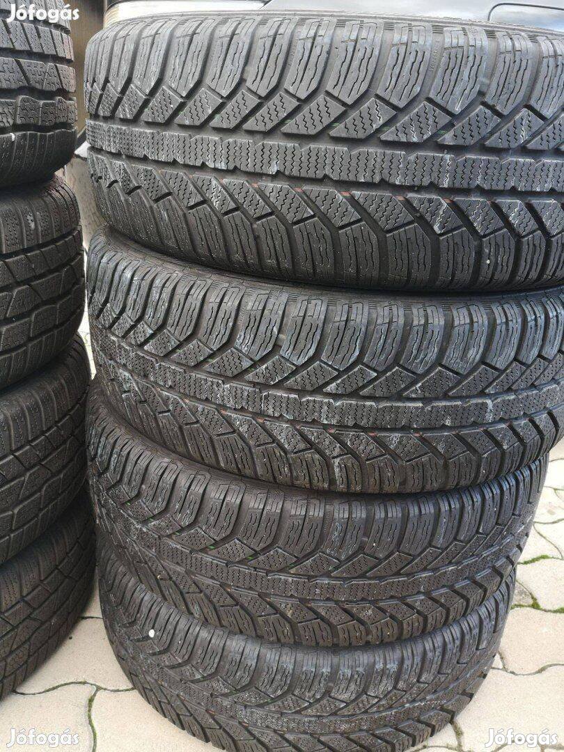 215/60R16 Semperit téligumik