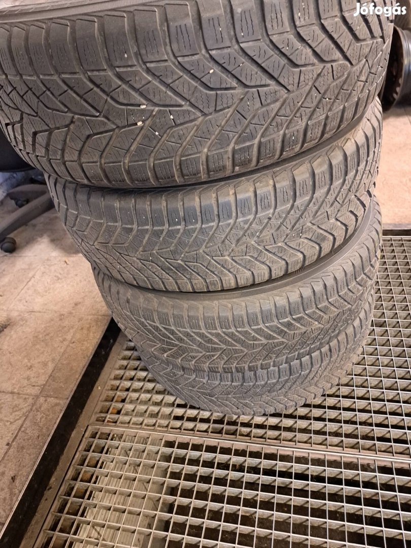 215/60R16 téli gumi