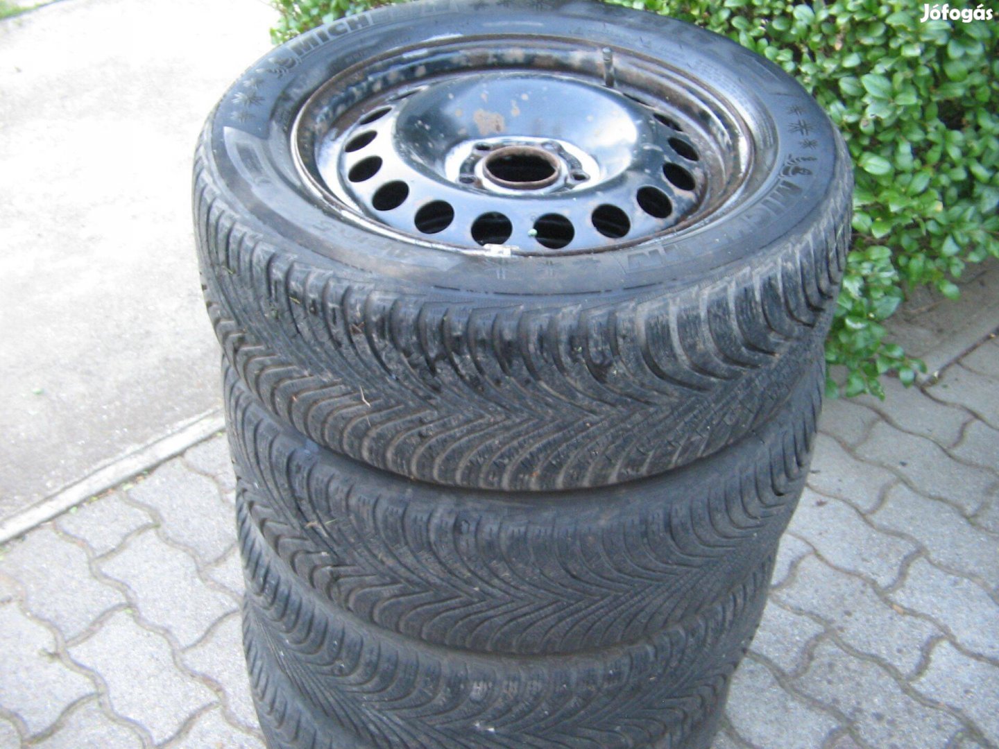 215/60R16 téli kerék felnin Opel-hez eladó!
