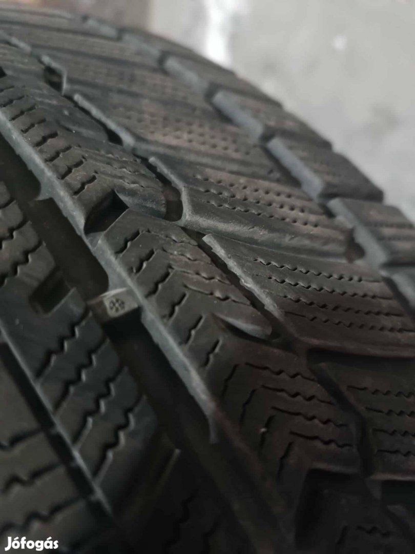 215/60R17 téli gumi