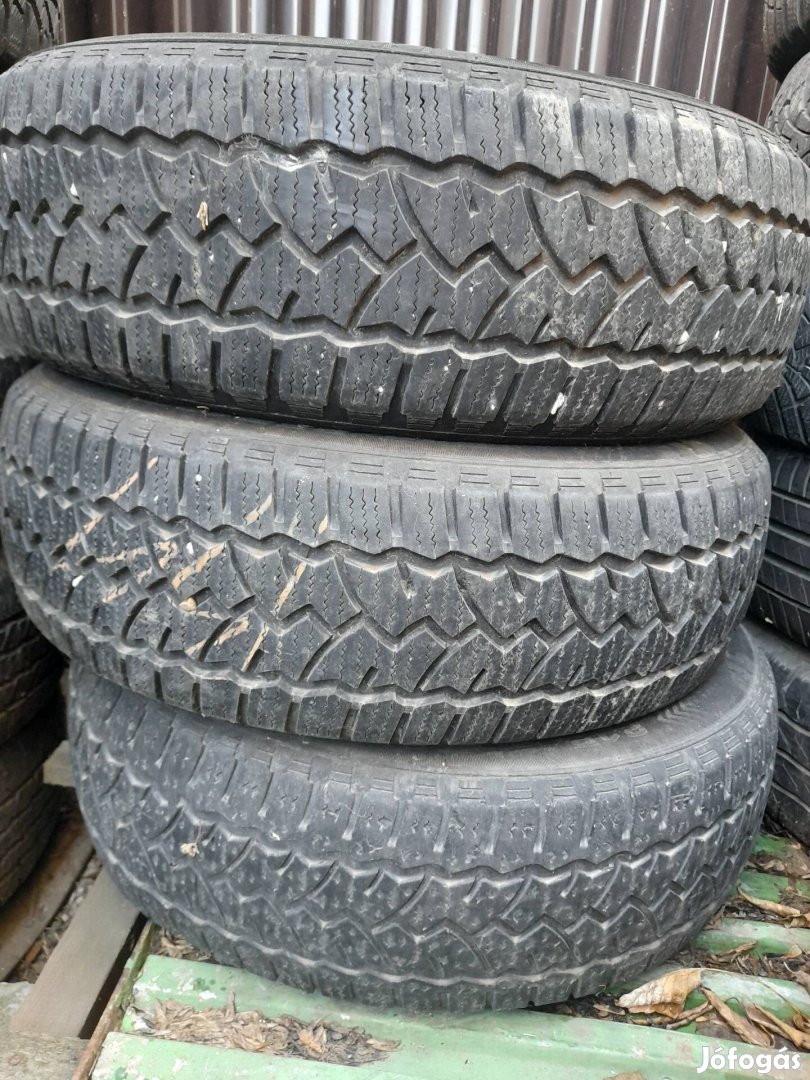 215/60 R16C gumi 3db egyforma 