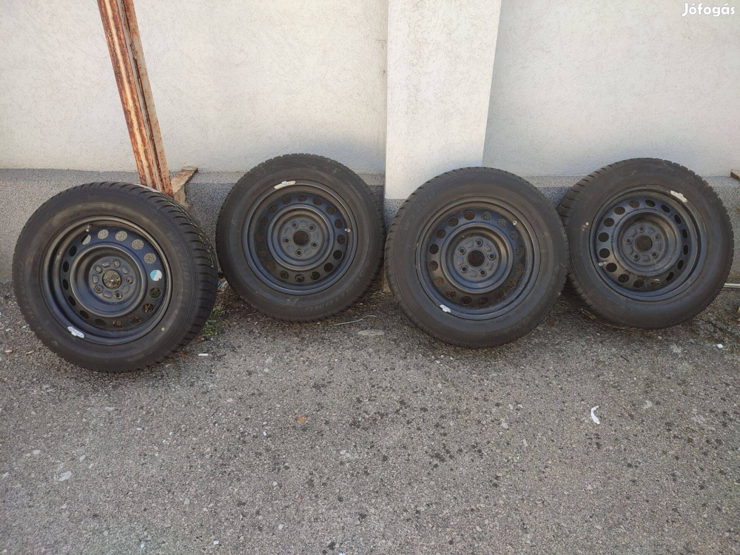 215/60 R16 99H Sumitomo gumi szett lemezfelnin