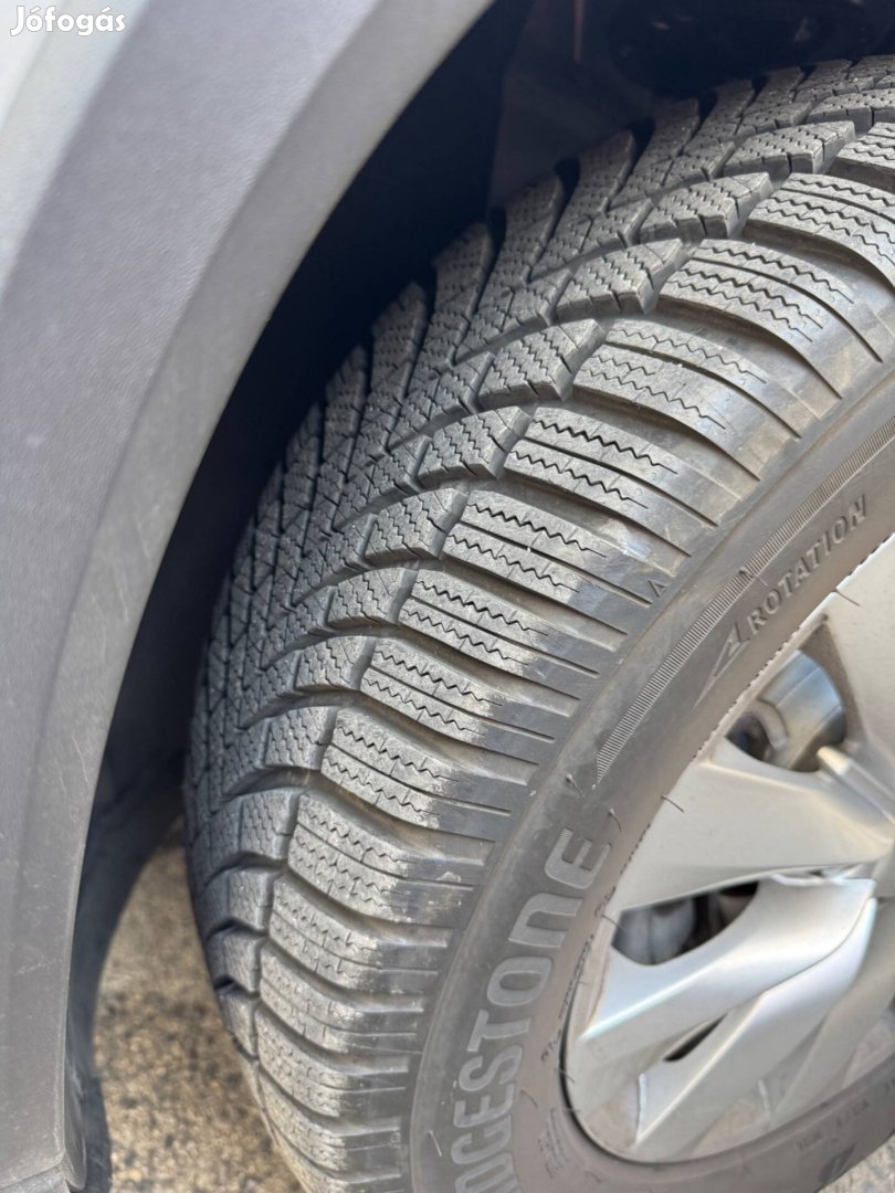 215/60/R16 Bridgestone Blizzak LM005 Téli Gumi