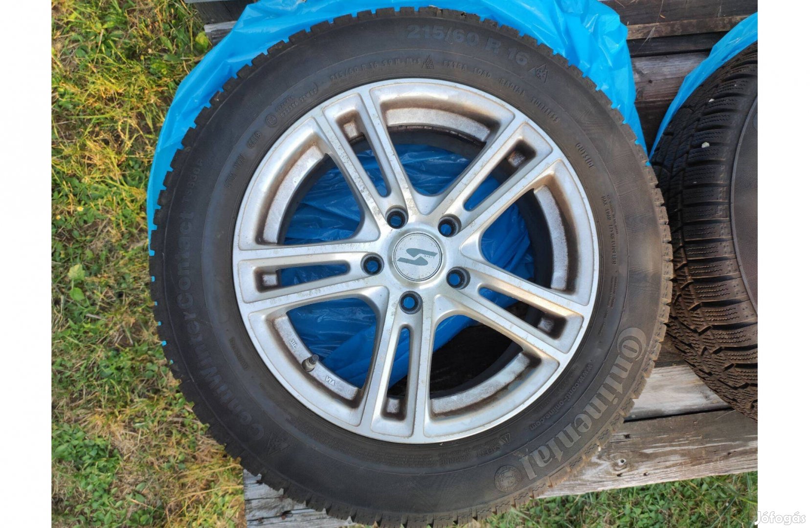 215/60 R16 Continental téligumi 5x114.3 ET40 alufelnin. Toyotán voltak