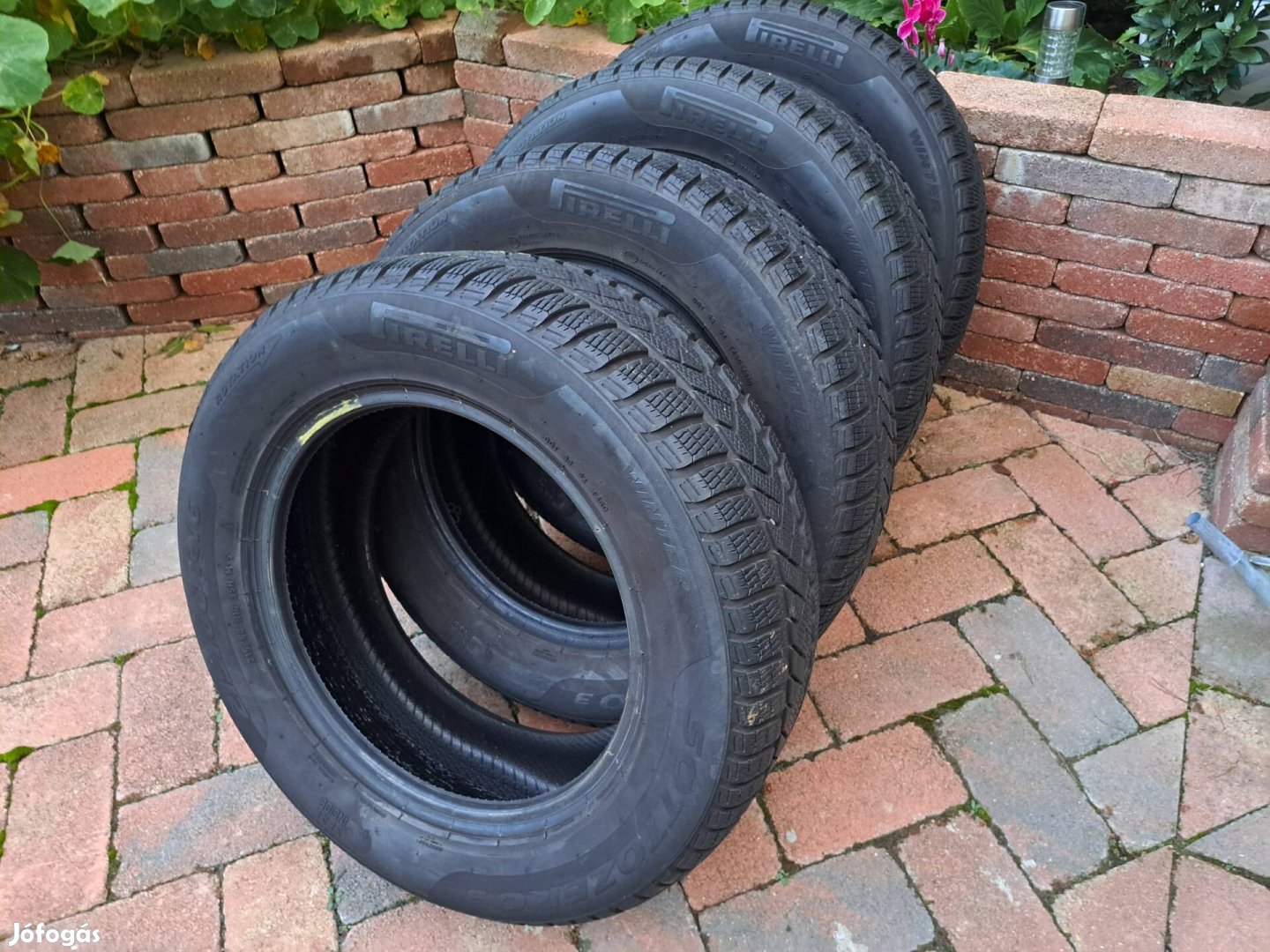 215/60 R16 Pirelli téligumi szet jó állapotú eladó