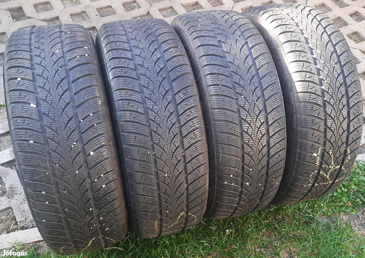 215/60 R16 Triangle Téli gumik