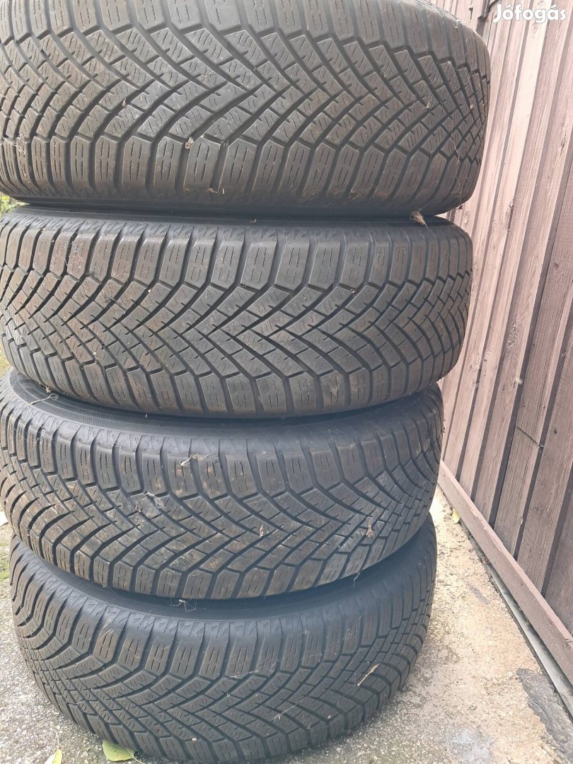 215/60 R16 téligumi Yokohama Bluearth Winter V906