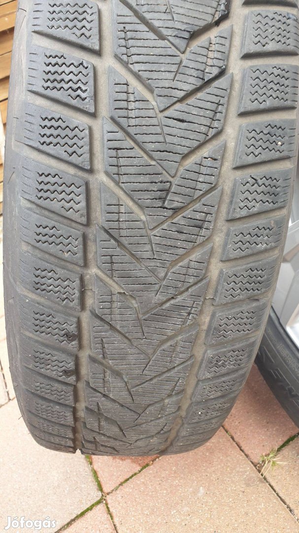 215/60 R17 téli vredestein gumik
