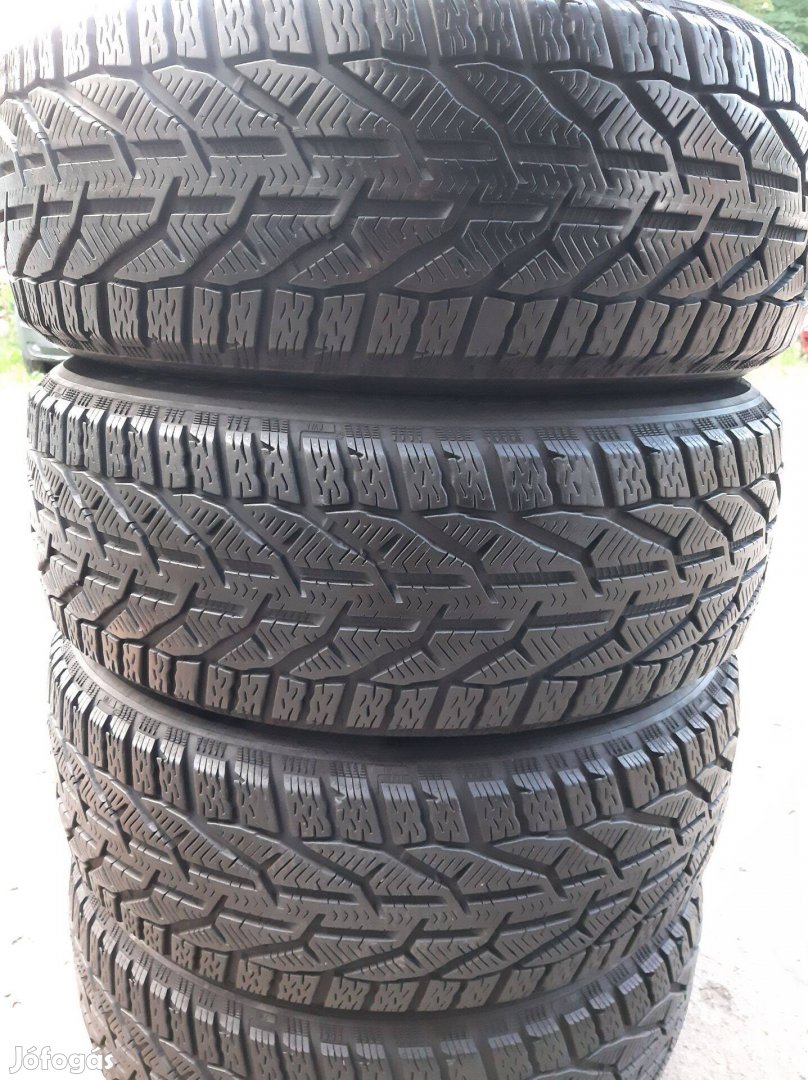 215/60 R17 téligumi 4 db
