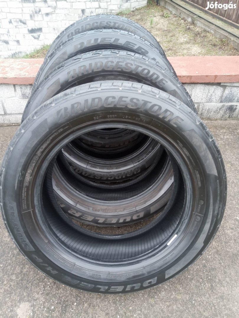 215/60 R 17 autógumi.