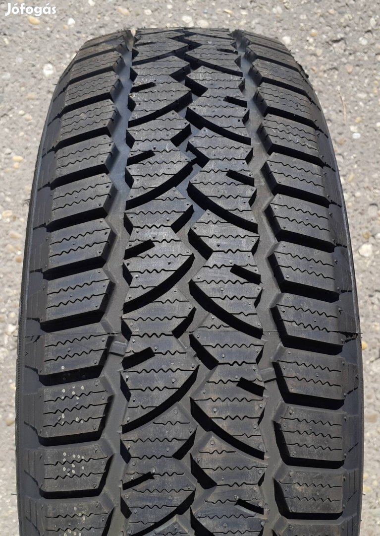 215/60 r16c Momo Van pole w-3. Új. 4db.