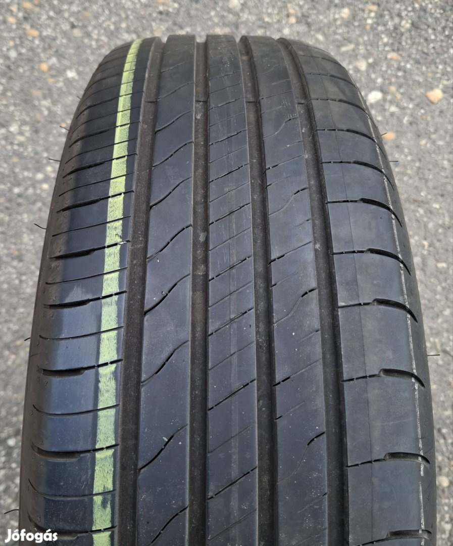 215/60 r17 Good-Year Efficient Grip 2. 4db.