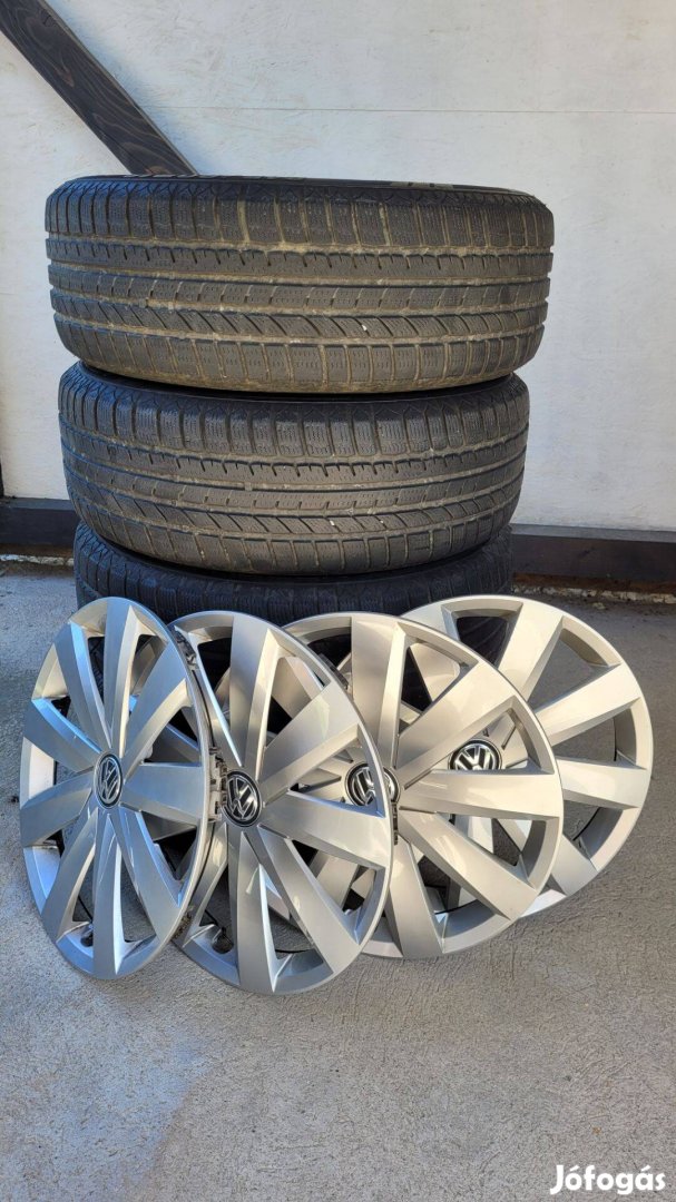 215/60r16 Momo téligumi szett lemezfelnin, gyári WV dísztárcsával