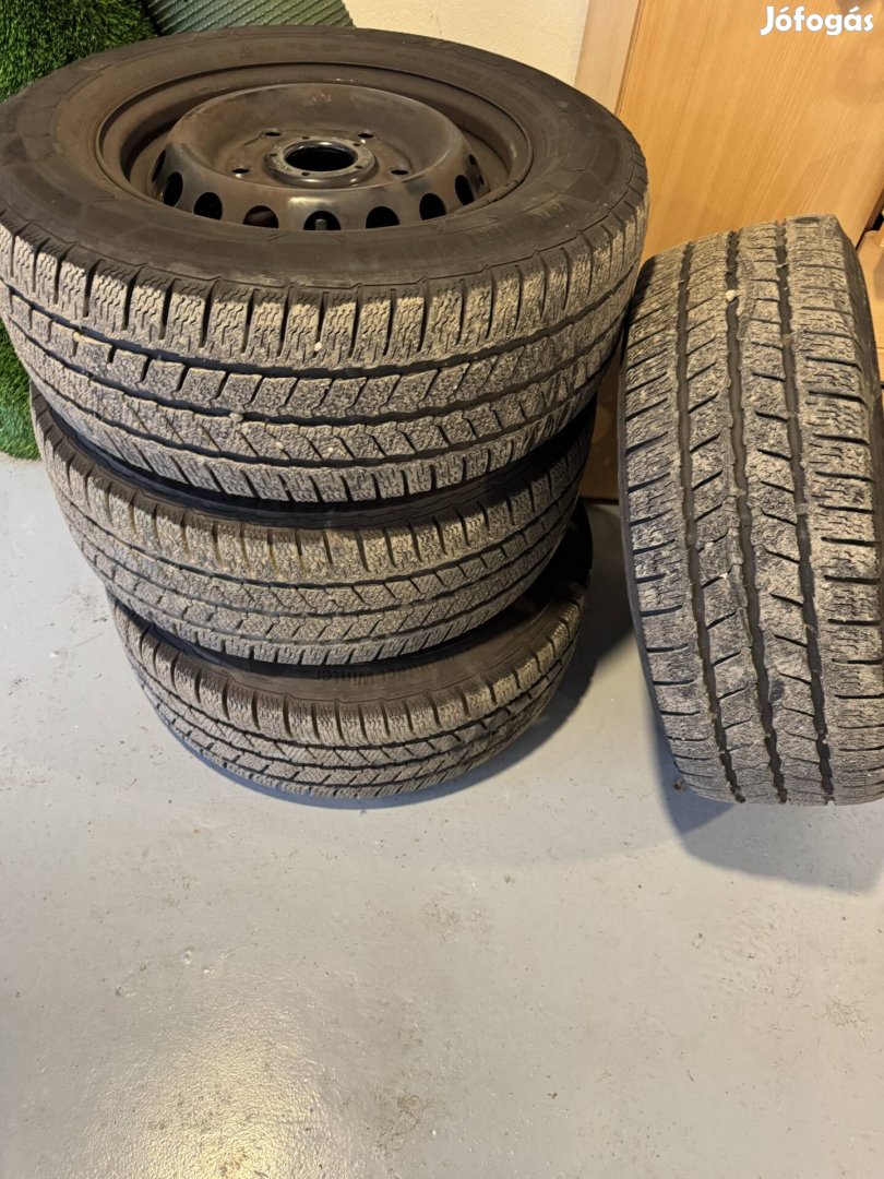 215/65R15 tél gumi 