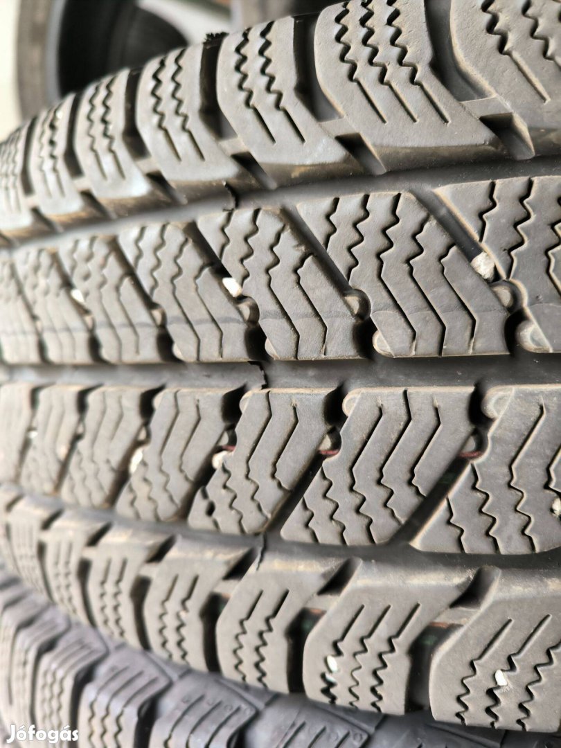 215/65R16C 2db 95% Semperit téligumik