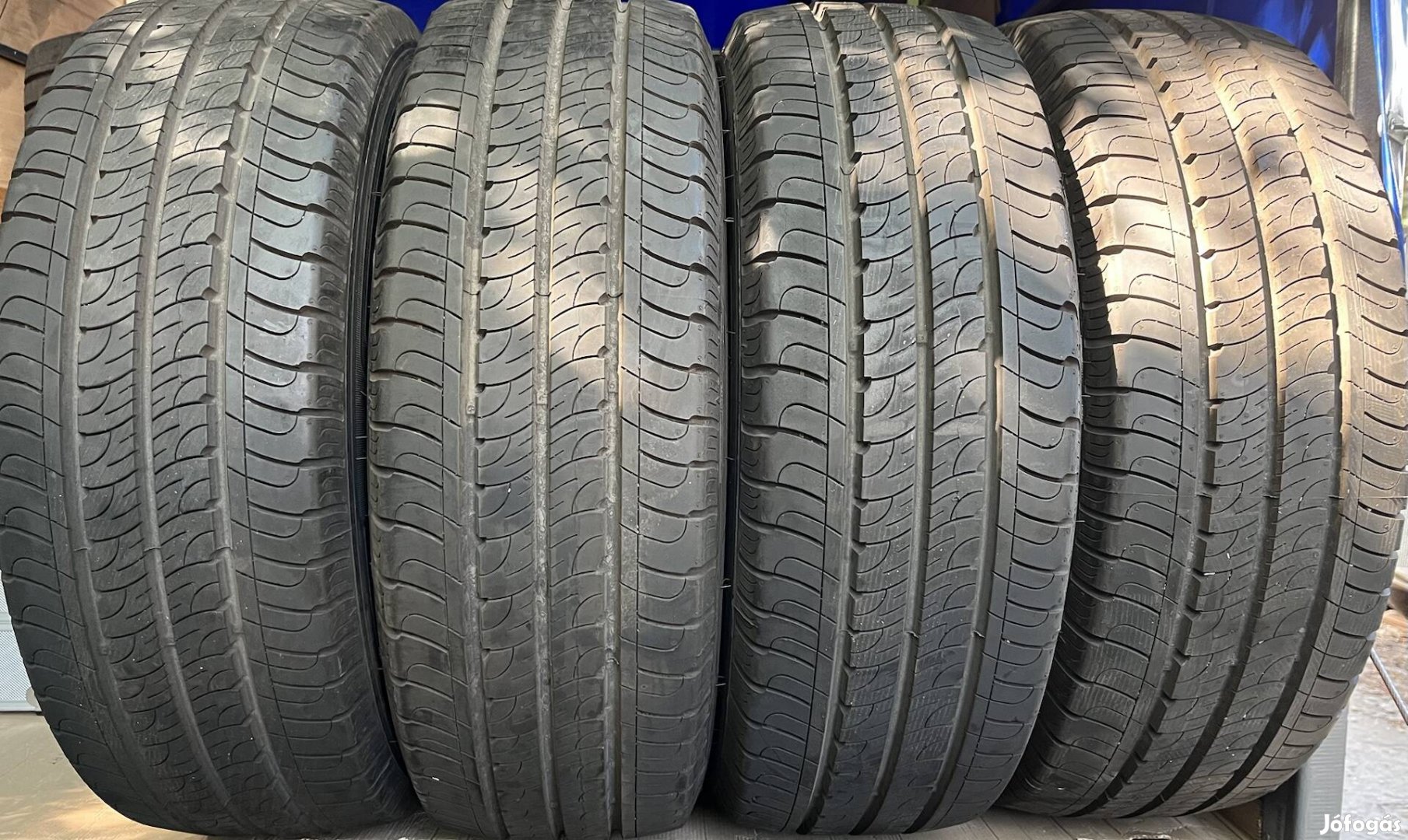 215/65R16C Goodyear új autóról