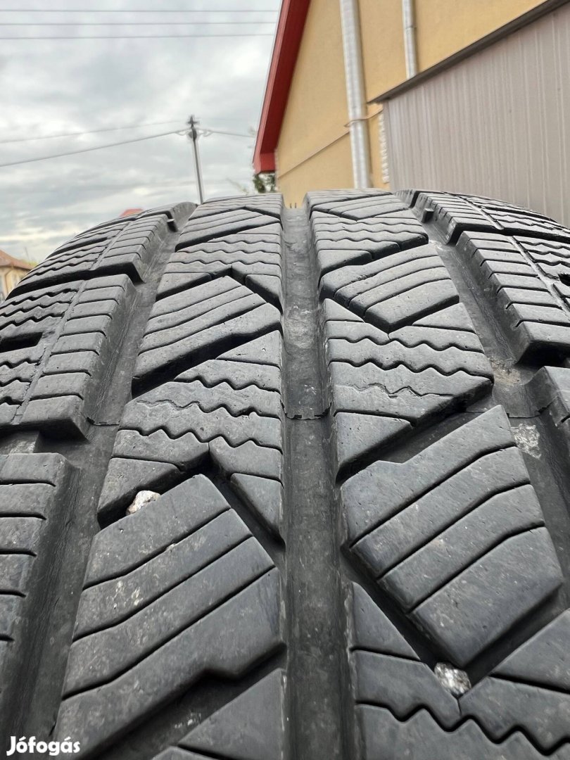 215/65R16C Laufenn kisteherautó téli abroncs