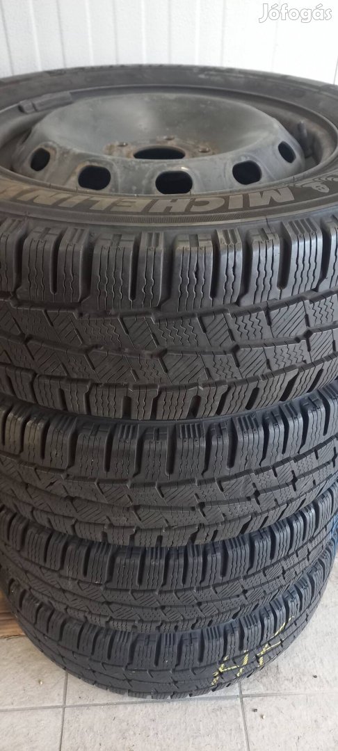 215/65R16C Michelin Agilis Alpin téligumi vivaro felnin