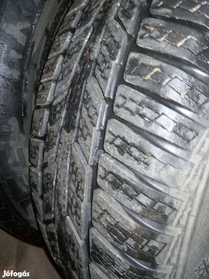 215/65R16H Semperit téligumi VW felnin