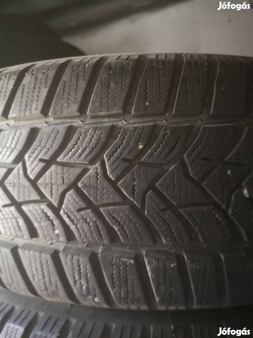 215/65R16 2db újszerű Dunlop téligumi