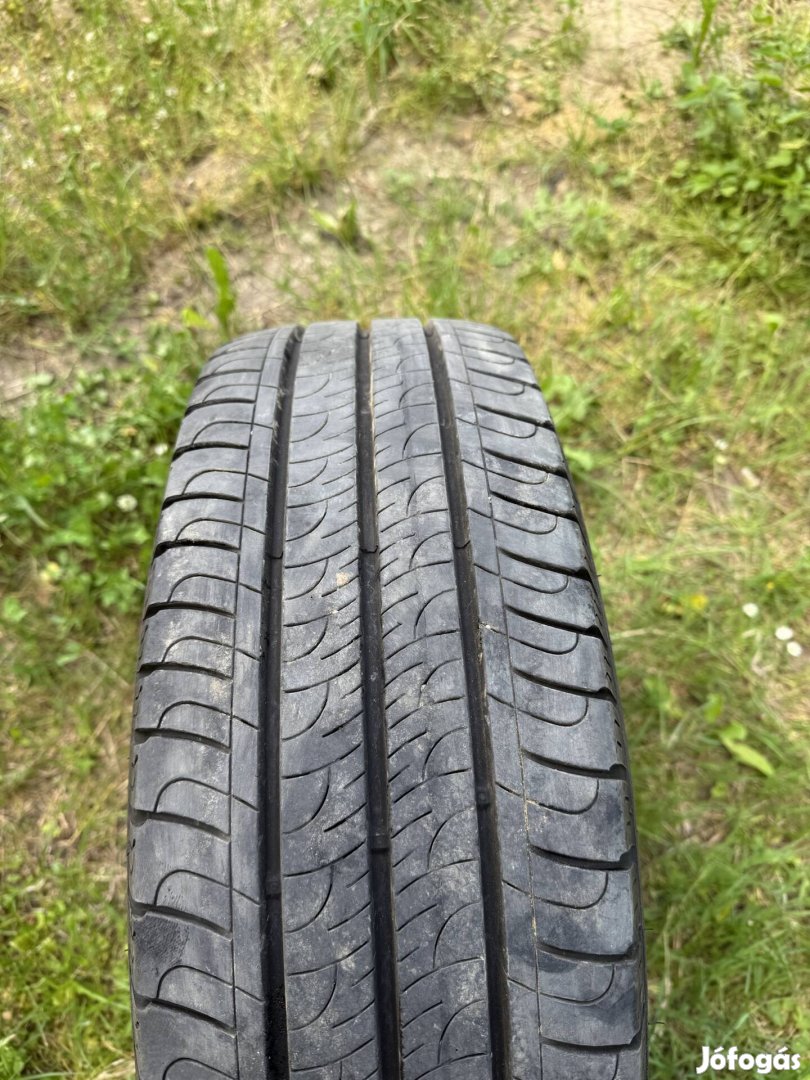 215/65R16 Nyári gumi szett,Acél felnire szerelve  