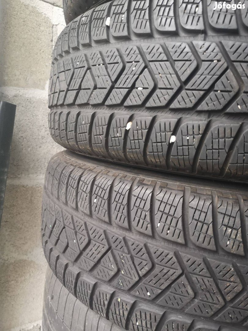 215/65R16 Pirelli téligumik