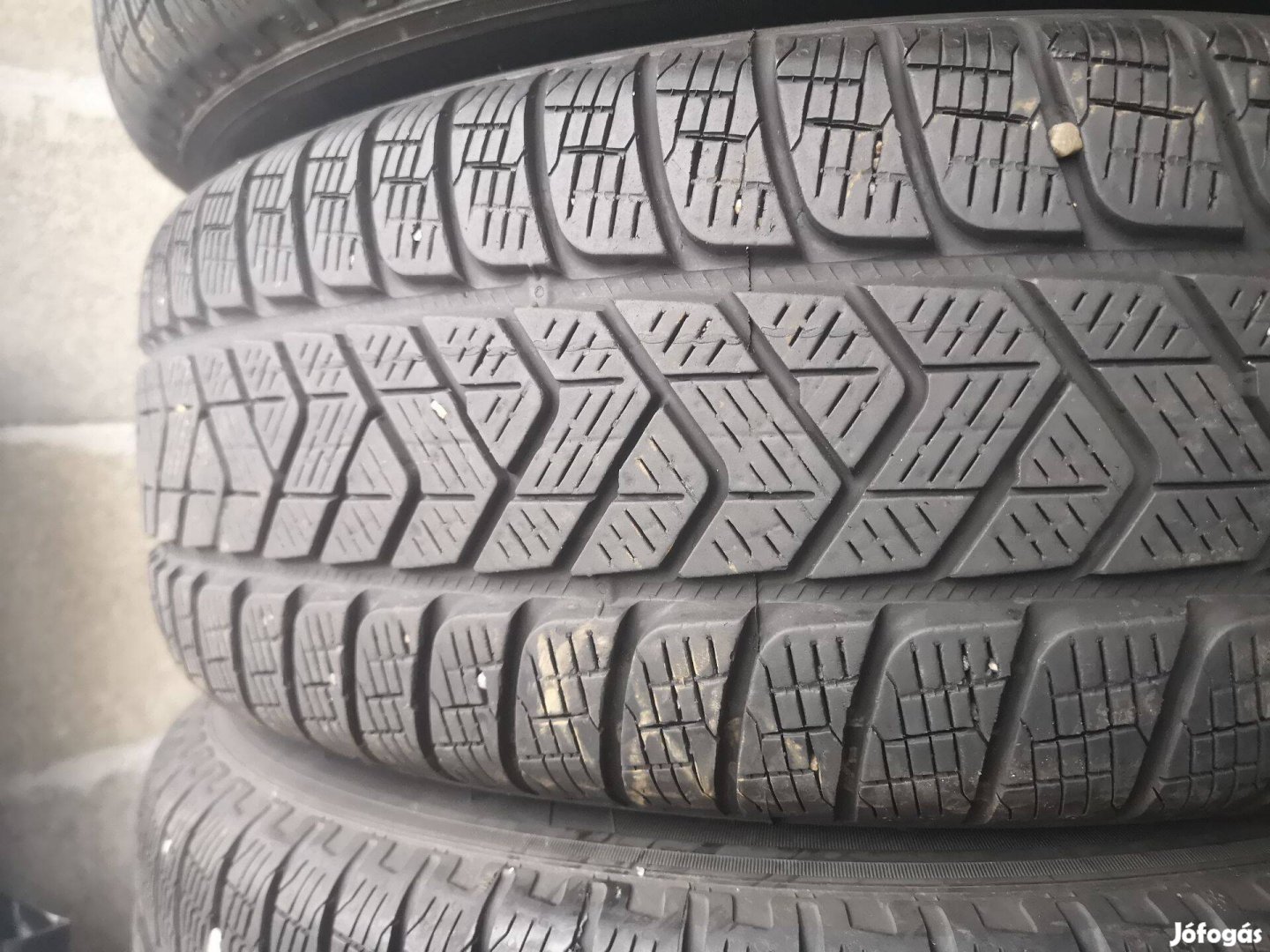 215/65R16 Pirelli téligumik