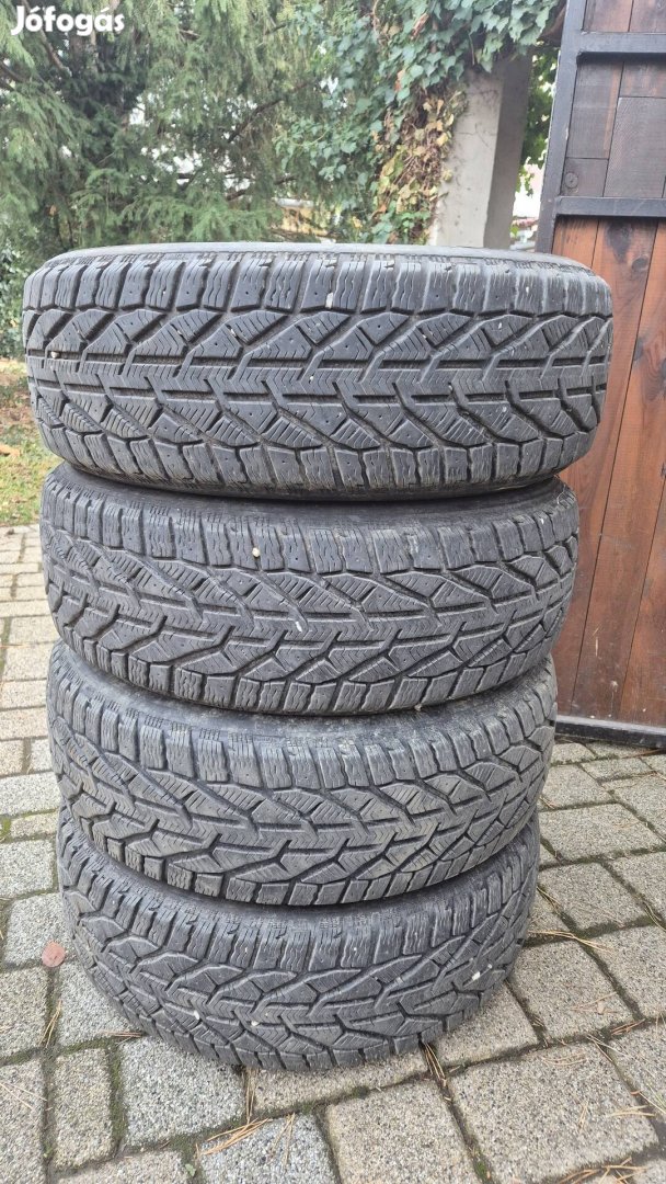 215/65R16 téli gumi szett