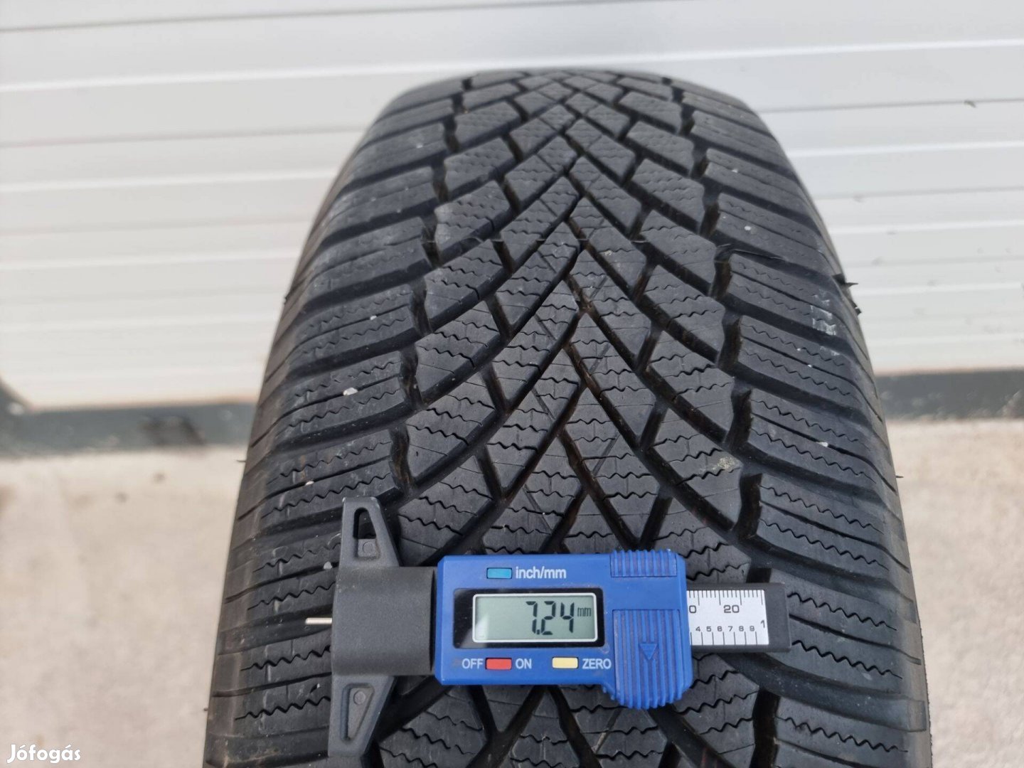 215/65R17 Bridgestone téli gumi 2db teljesen újszerű állapotban eladó!