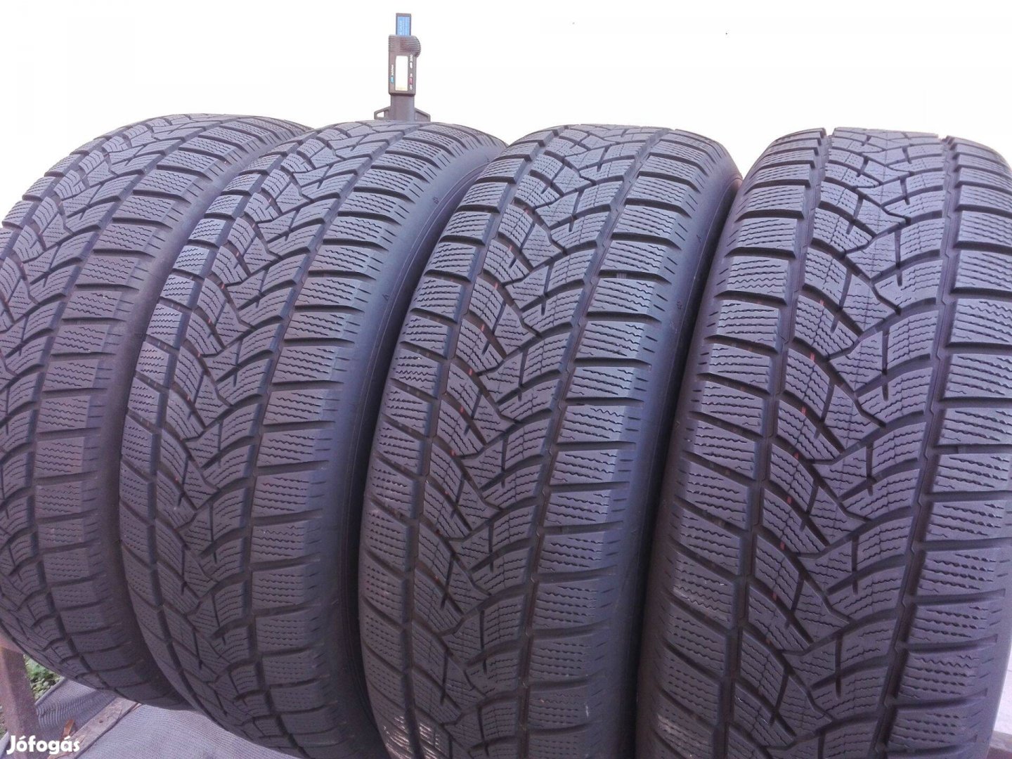 215/65R17 Dunlop téli gumi garnitúra 215/65 r17