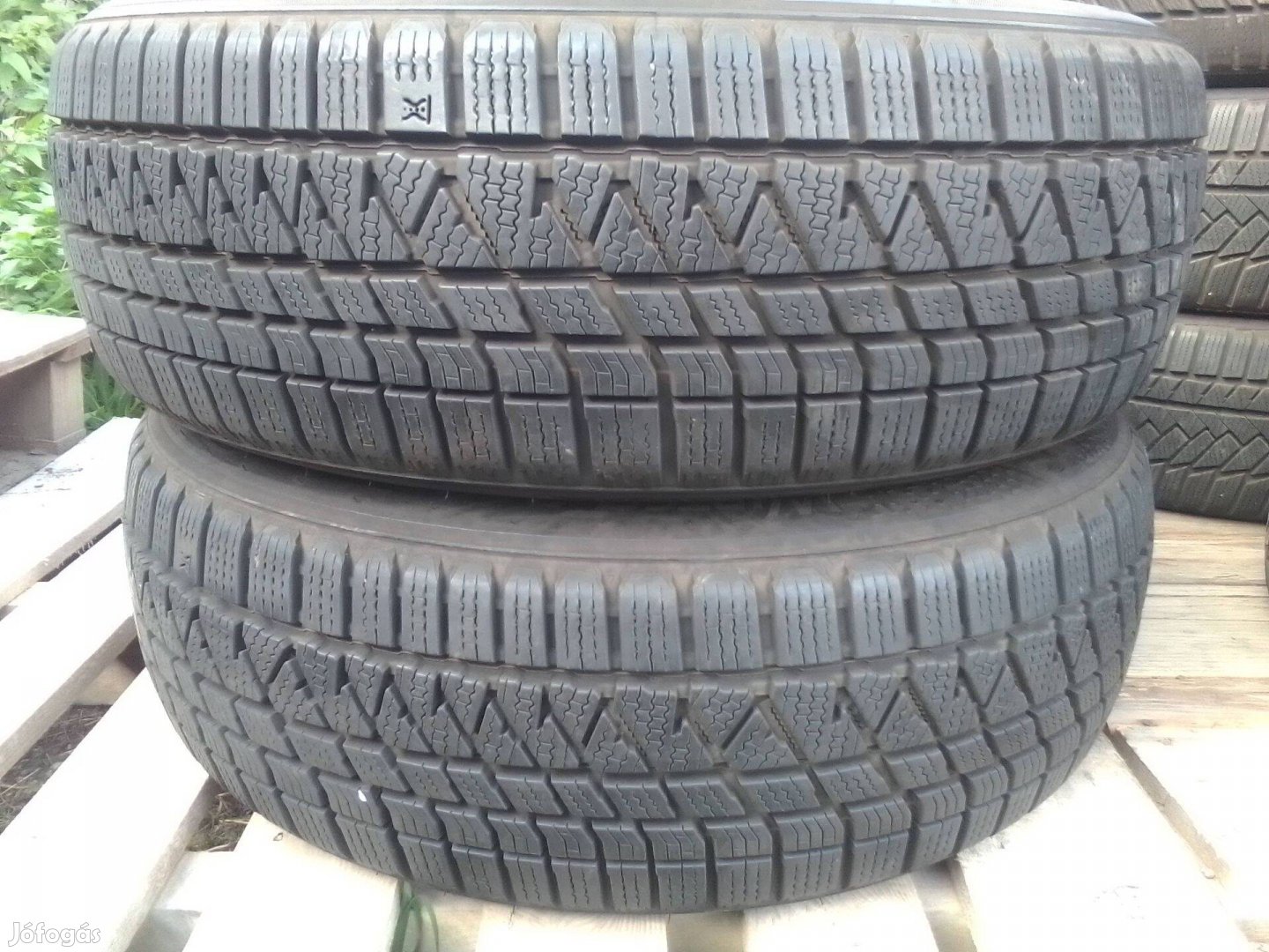 215/65R17 Kumho SUV újszerű téli gumi 2 db