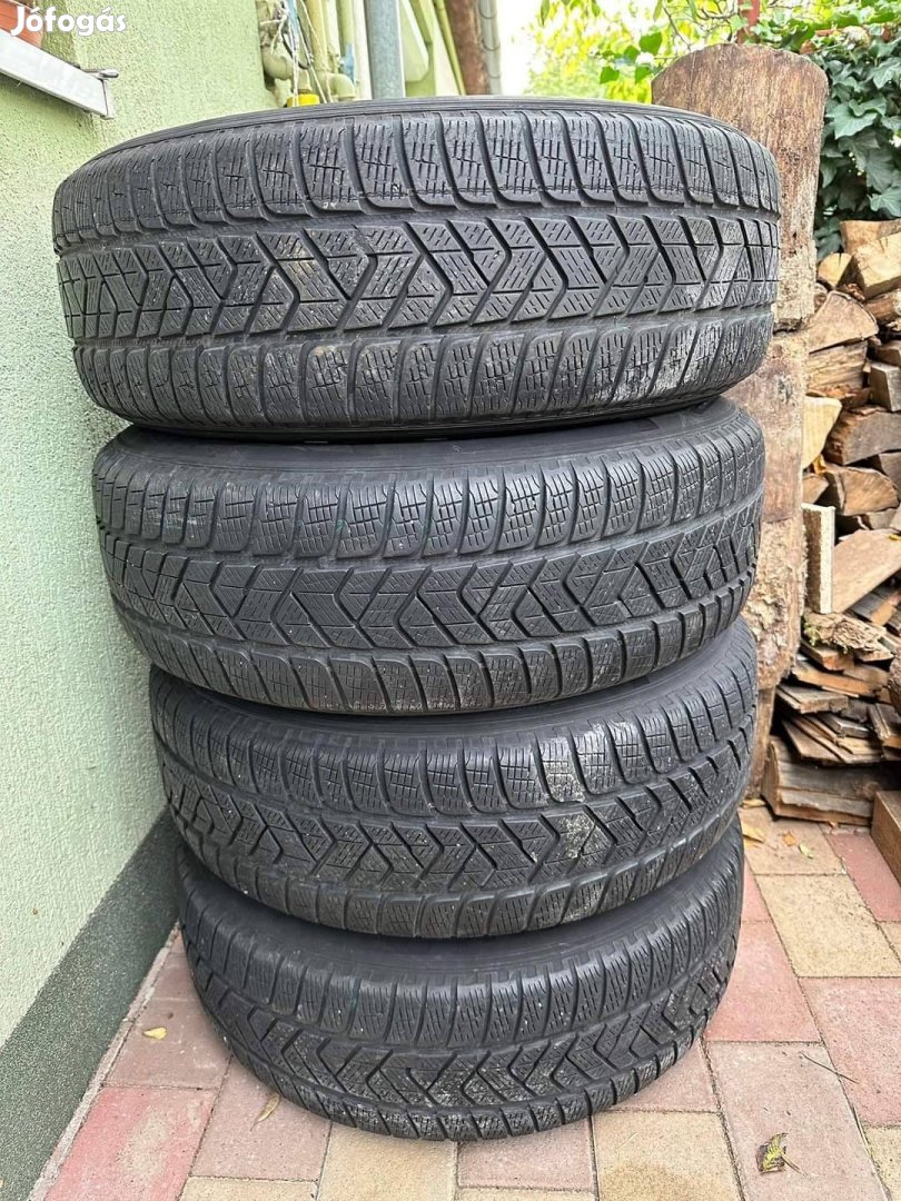 215/65R17 Pirelli téli gumi 