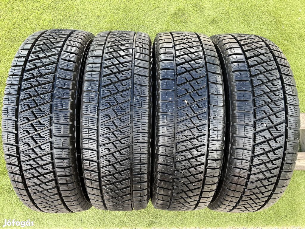 215/65 R16C Lassa Wintus 2 téli újszerű gumi 9-10mm