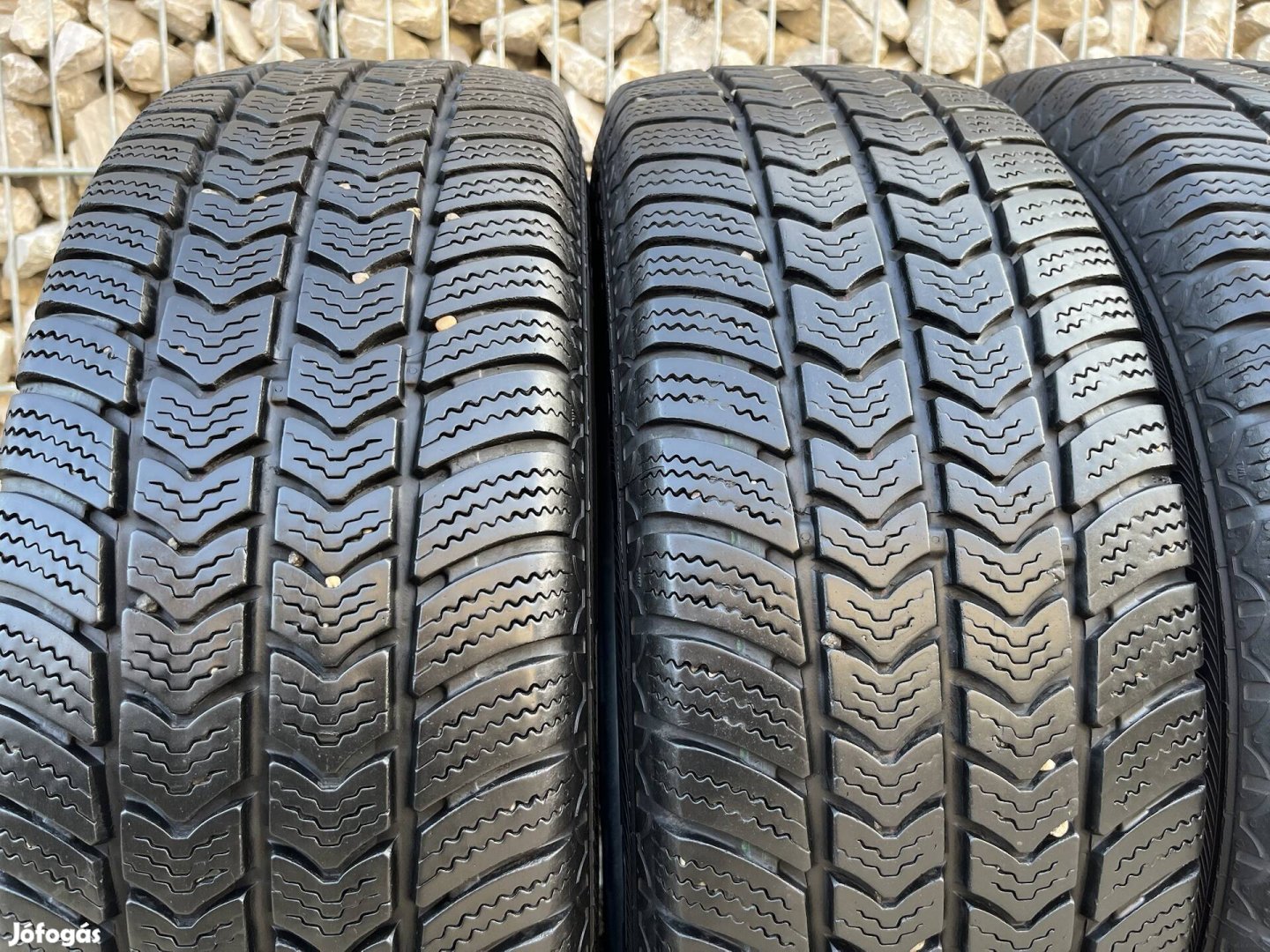 215/65 R16 C Semperit Téli Gumik