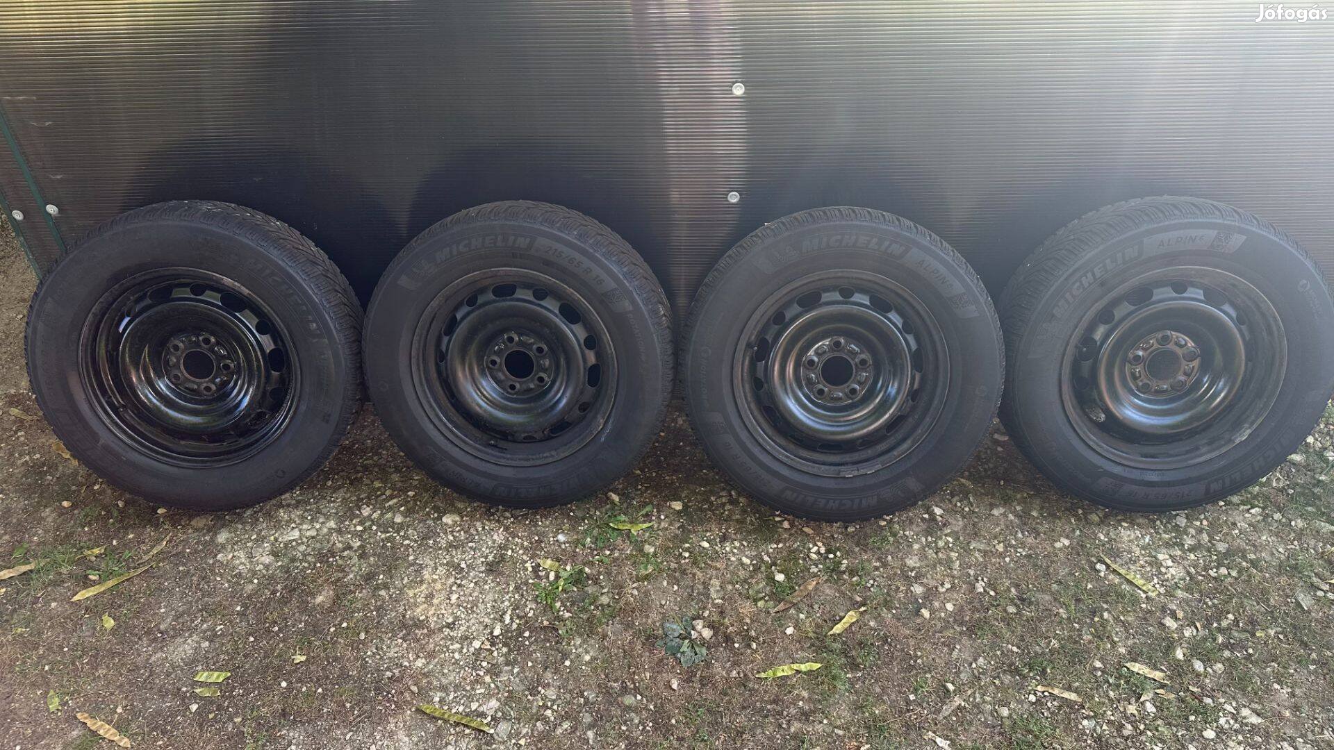215/65 R16 Michelin téli gumi szett lemez felnivel